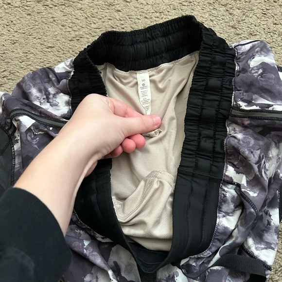 Lululemon Hotty Hot Short Mini Obscurred Black Dusty Mauve / Black Size 10 - Picture 9 of 10